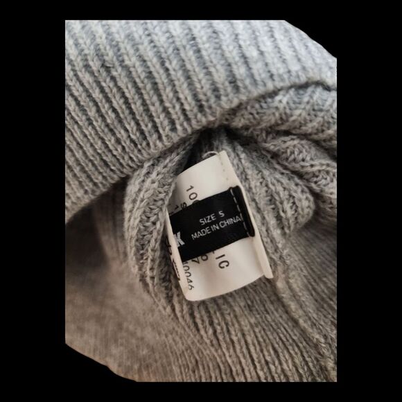 Blush Mark Sweater - Picture 3 of 3